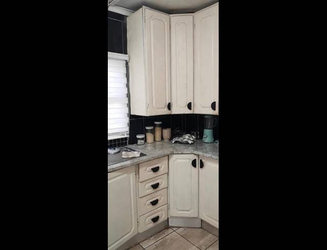3 BEDROOM HOUSE FOR SALE IN MEADOWLANDS
